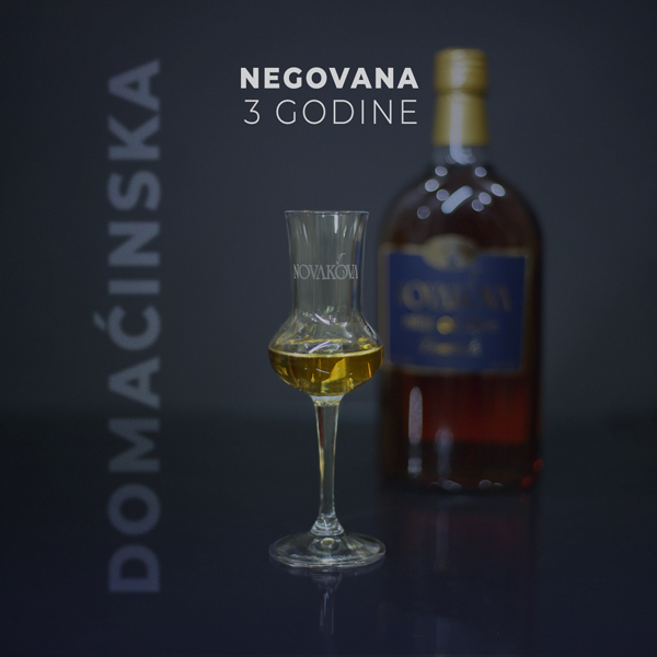 Novakova Domaćinska Rakija stara 3 godine, Novakova čašica za rakiju i flaša zapremine 0.7L
